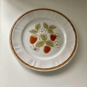 Vintage - Strawberry Design Ceramic Dinner Plate - EUC